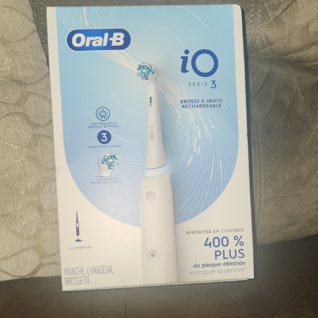 Oral-B Io Series 3 Electric Toothbrush - White